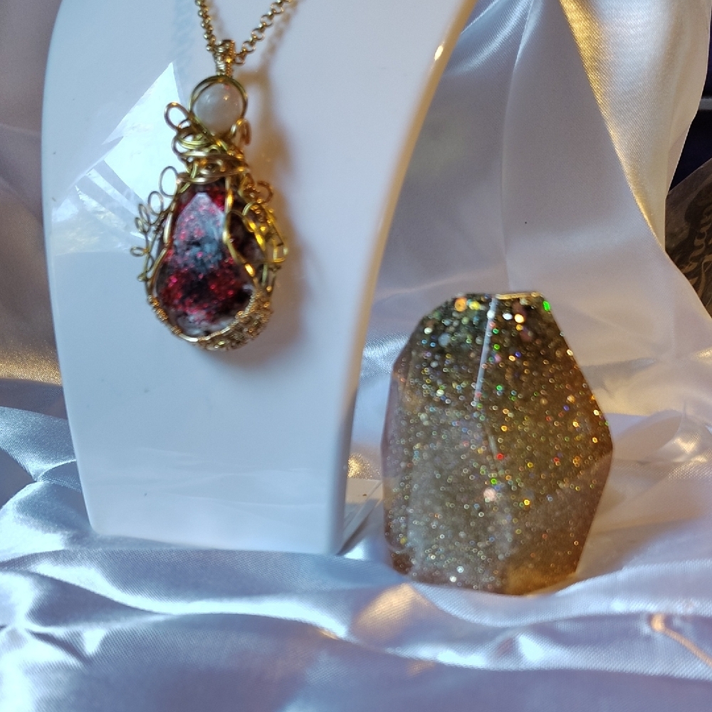 Gold and Red Artistic Pendant Necklace